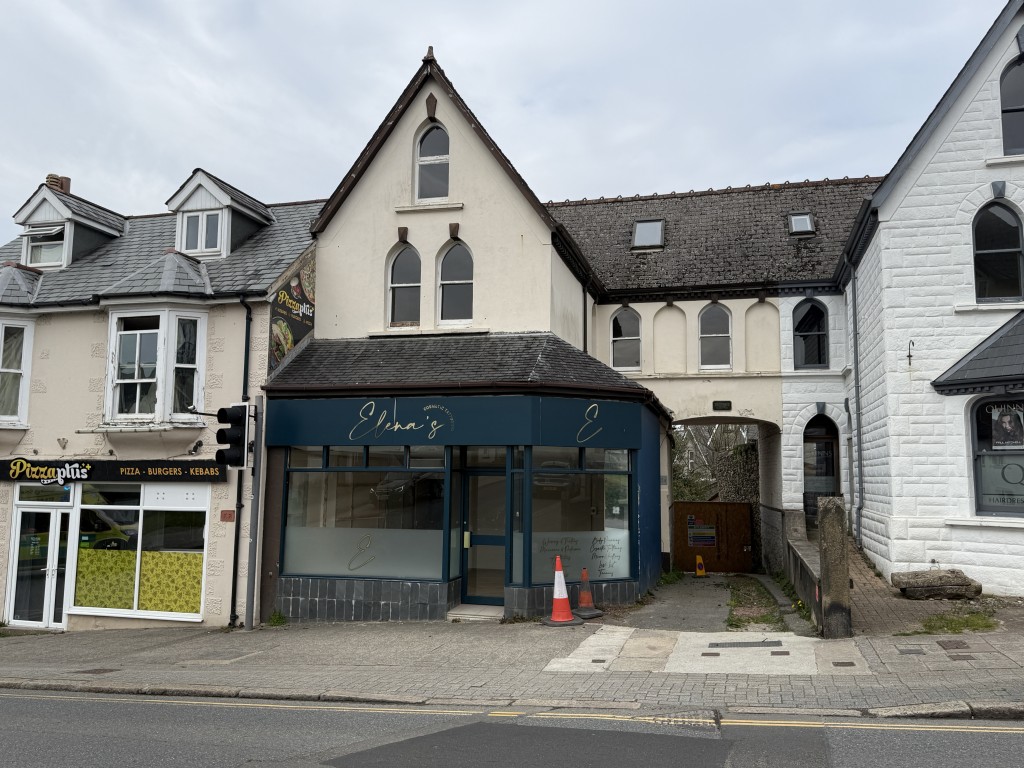 Lot: 145 - REDEVELOPMENT OPPORTUNITY - Main road access to the site
